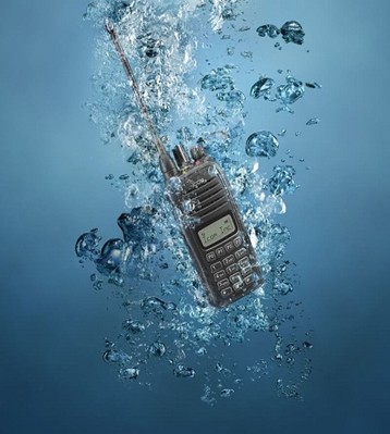 Mua máy bộ đàm chống nước cho nhà hàng sân vườn, ngoài trời