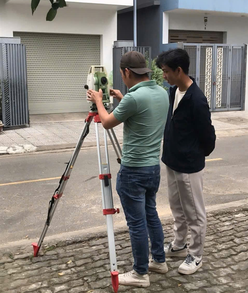 Máy toàn đạc là một thiết bị quan trọng trong lĩnh vực trắc địa