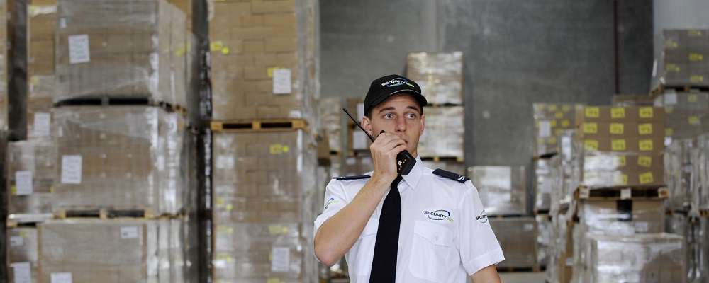 Máy bộ đàm – công cụ không thể thiếu cho shop, kho hàng