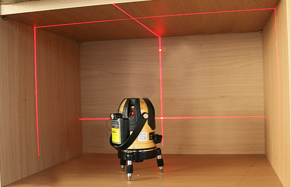 Máy cân bằng laser 5 tia đỏ Sincon SL333 phù hợp với nhiều công việc liên quan tới xây dựng, lắp đặt thiết bị