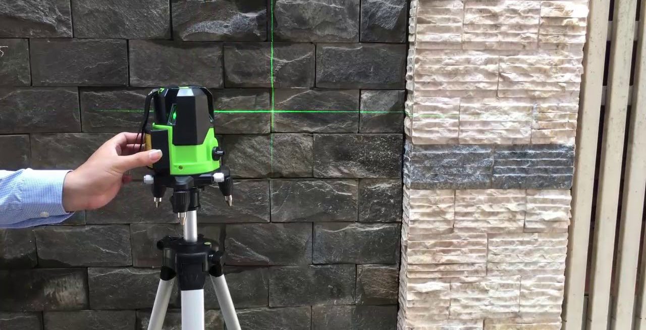 Địa chỉ mua máy cân bằng Laser uy tín