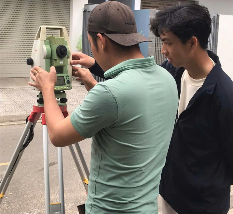 Review máy toàn đạc Leica: Độ chính xác, độ bền và hiệu suất thực tế.