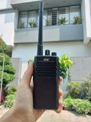 Cự ly liên lạc của máy bộ đàm là yếu tố khách hàng quan tâm hàng đầu khi mua sản phẩm